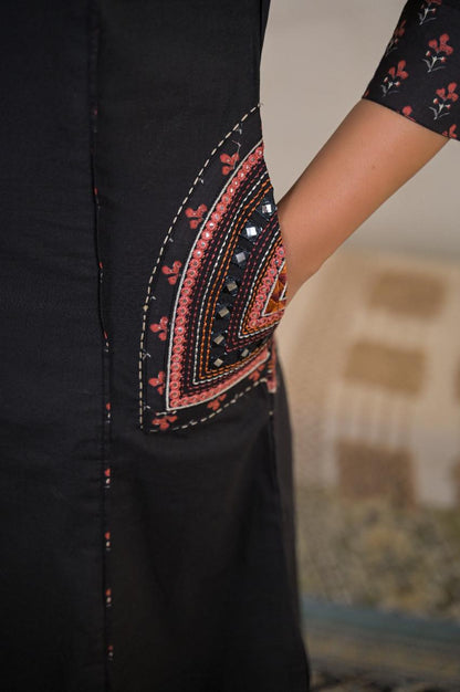 Noir Pocket Embroidered Cotton A-Line Dupatta Set